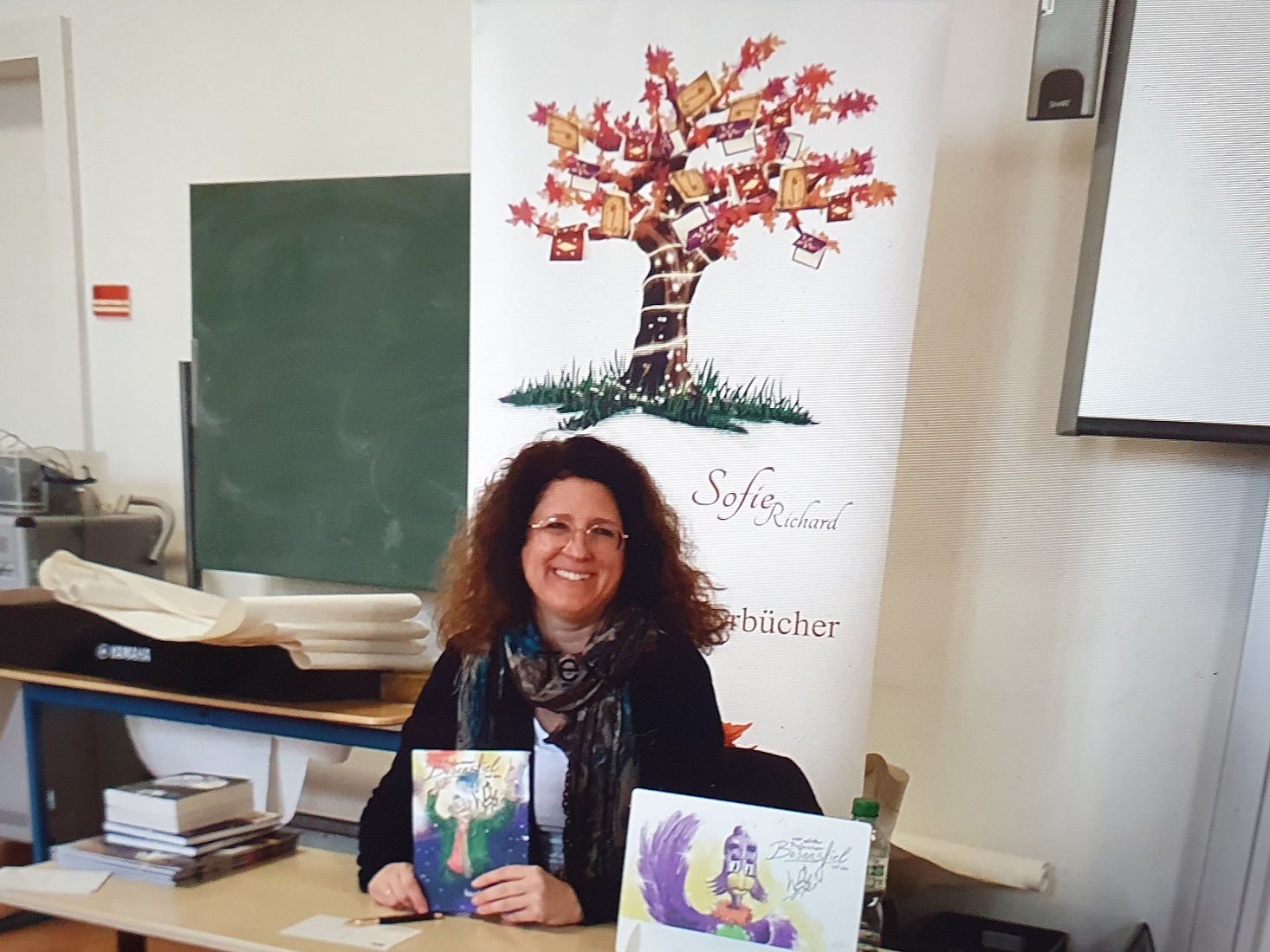 Kinderbuchlesung mit "Professor Besenstiel" und "Gisela Gack" an der Grundschule Fallersleben