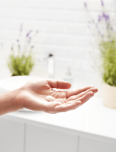 Garnier Bio dagcrème textuur op hand