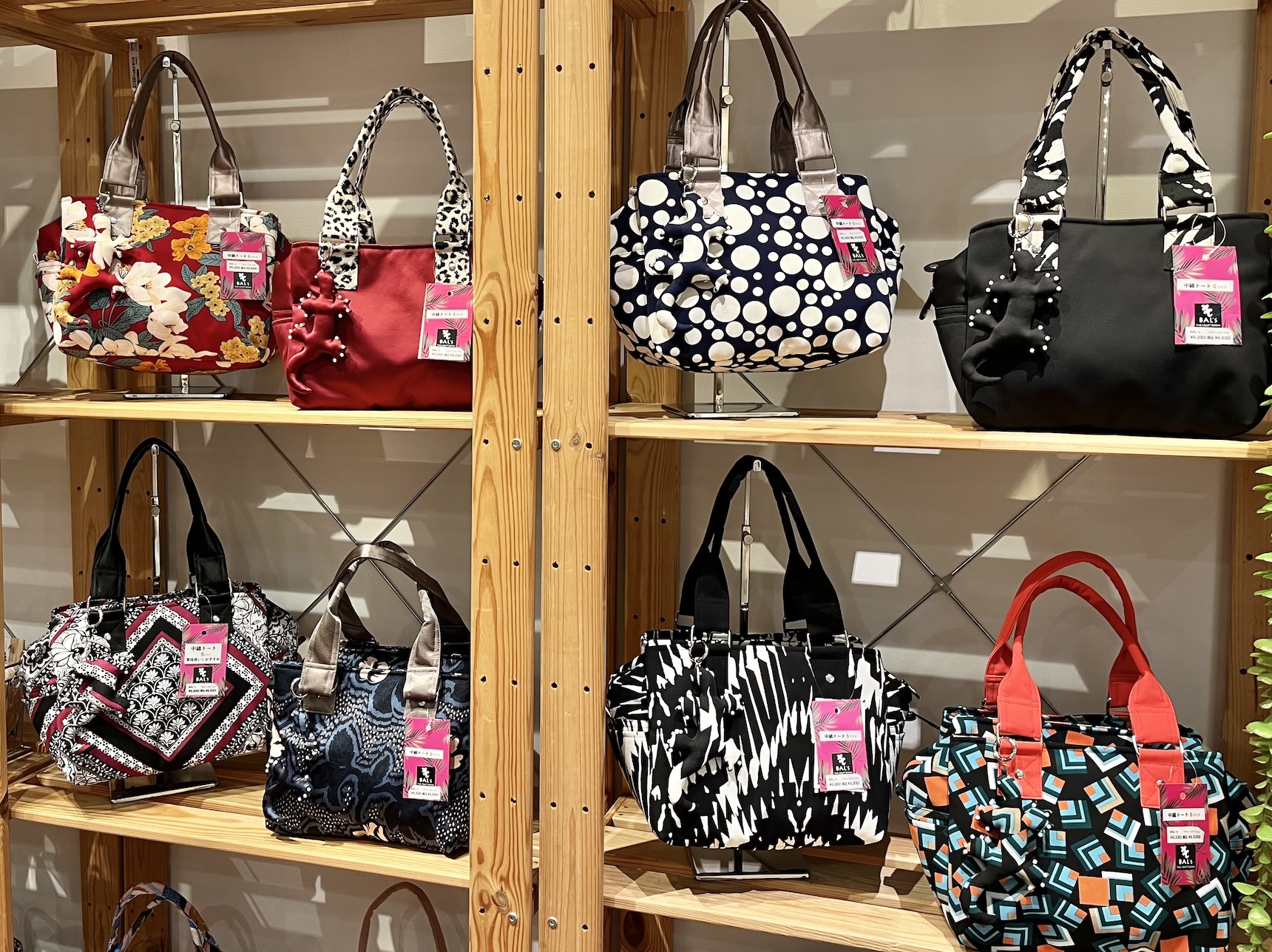 Newキューブトート 各¥6,930(税込)