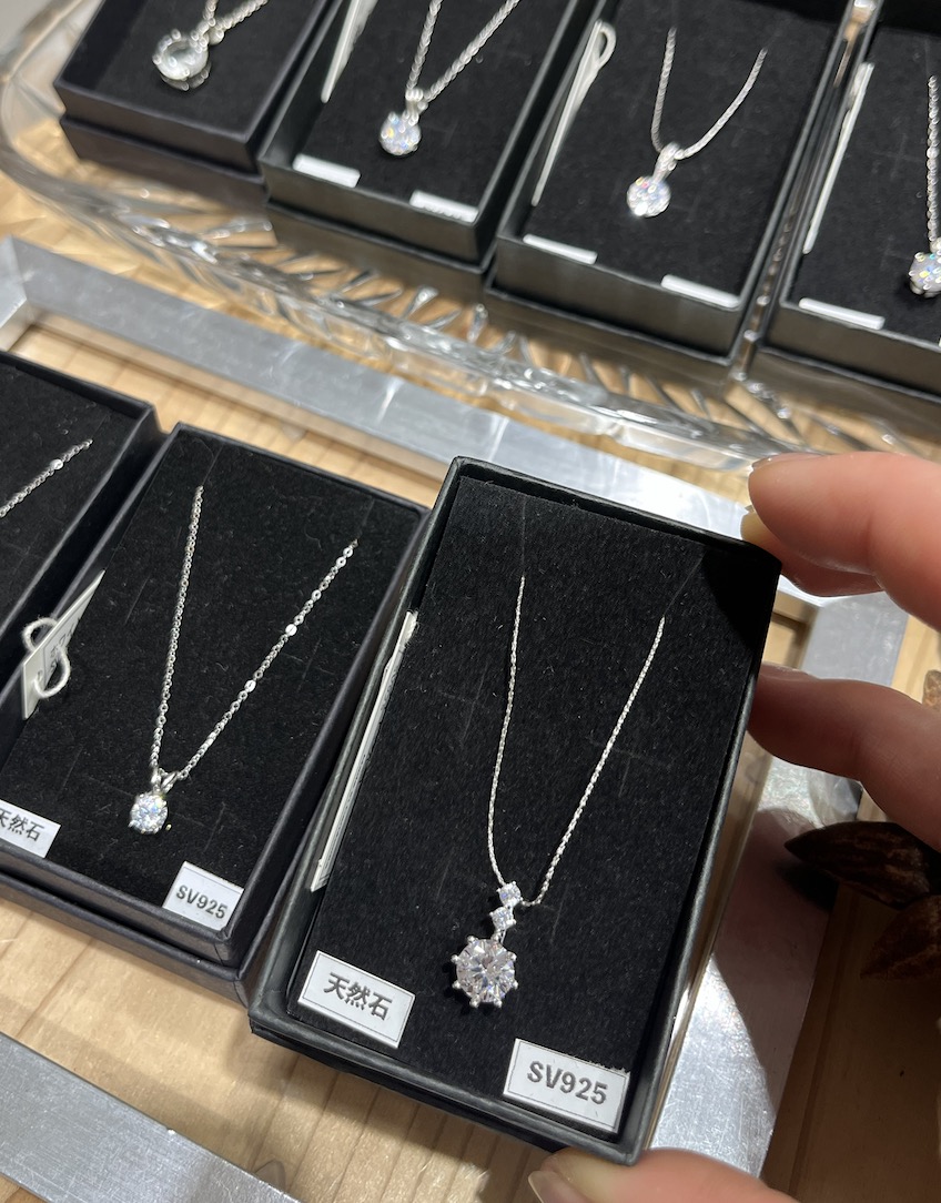 天然ホワイトジルコンネックレス ¥7,150~