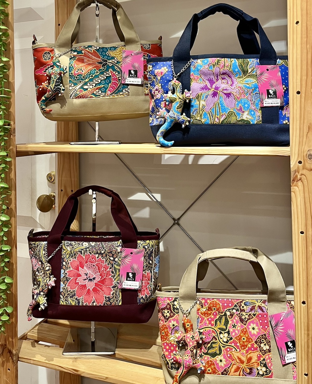 Sサイズ 各¥6,930(税込)