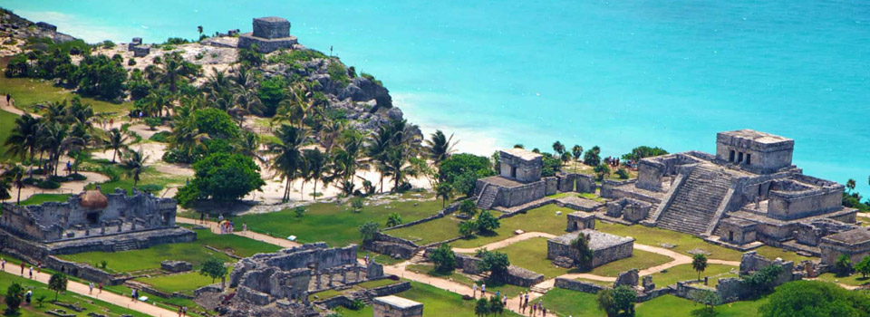 Ebenso berühmt wie der Strand sind die Maya-Ruinen über dem Meer 