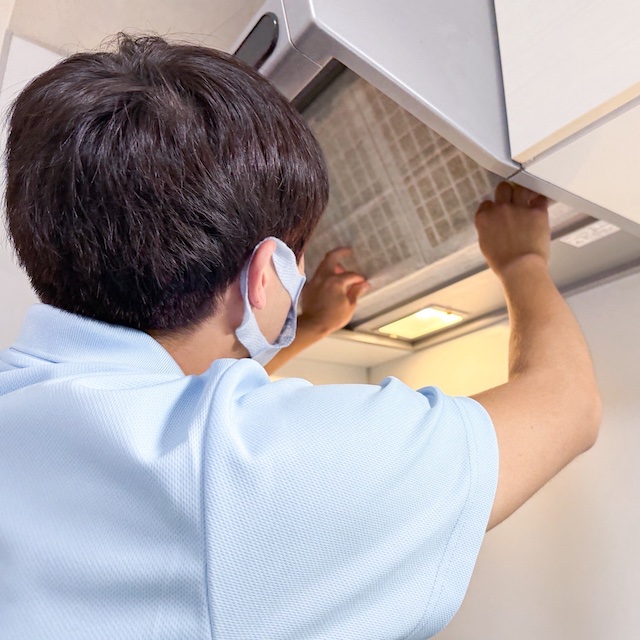 キッチンフードを細部まで清潔に