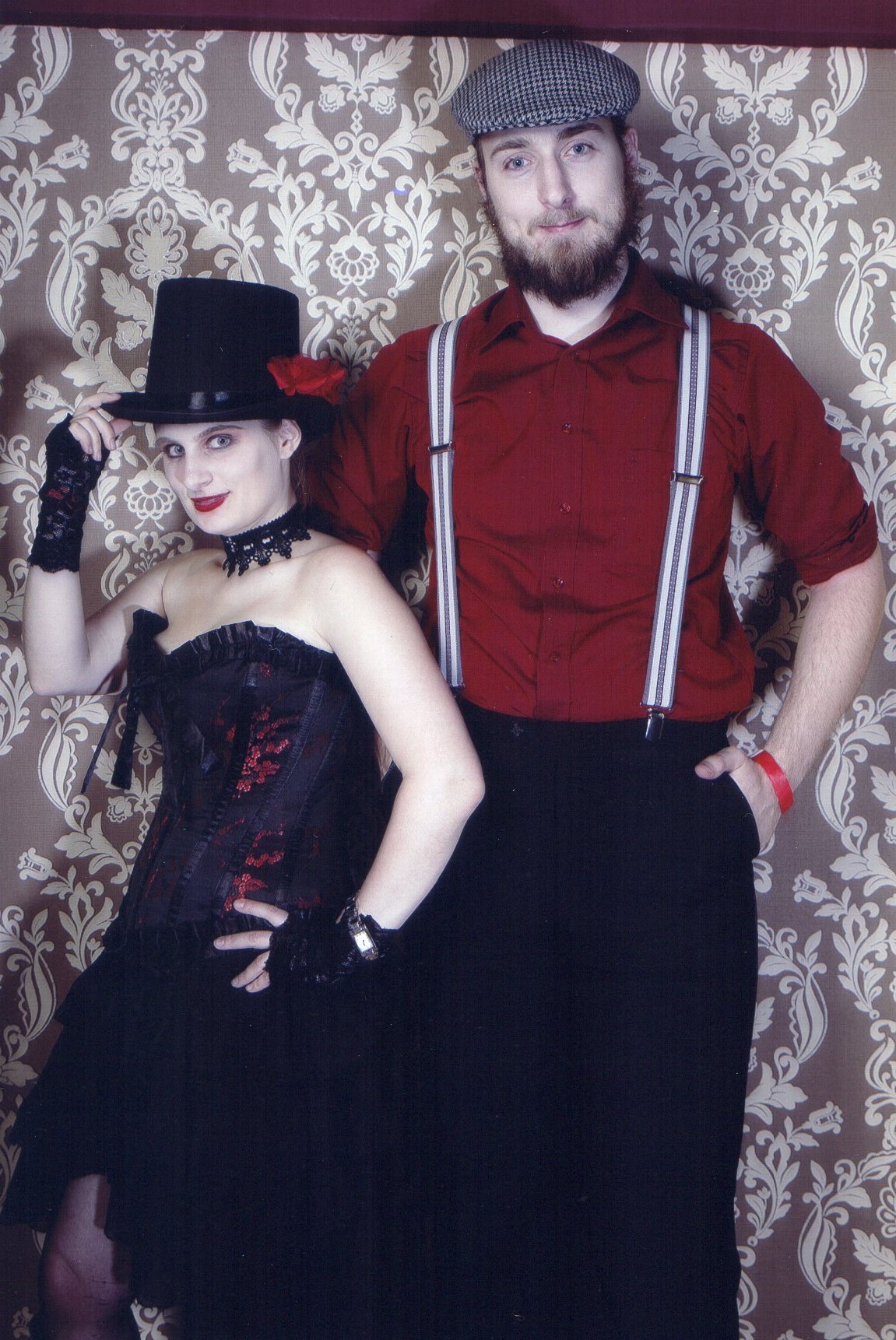 Kleine Rädchen, die die Show am Laufen halten: Stagemaid Kinky Minsky und Stagehand Lukas