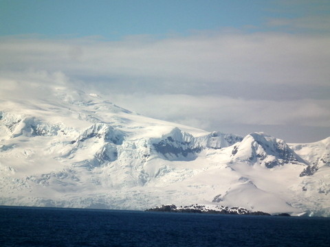 letzter Blick zurück, vor uns die Drakepassage - zwei rauhe Seetage erwarten uns mit 10m hohen Wellen und Wind bis Stärke 10