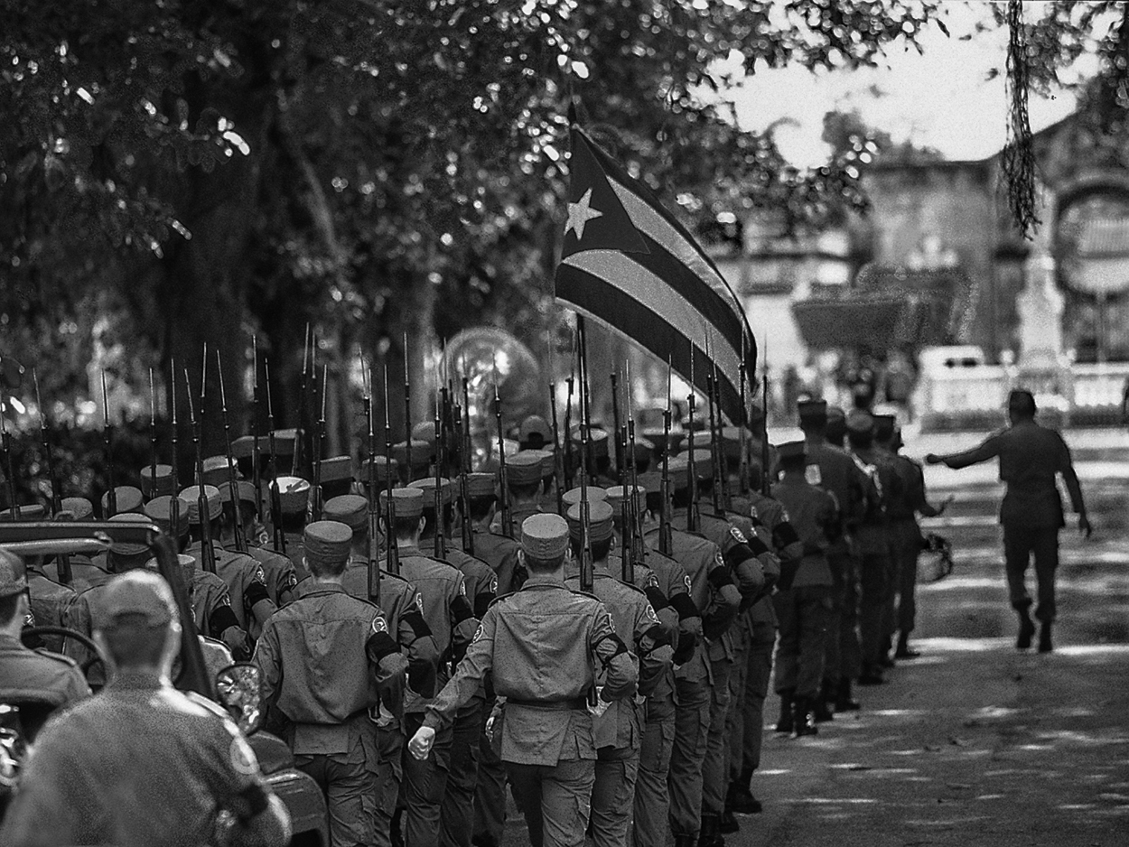 Beerdigung eines hohen Militärs auf dem Friedhof 
