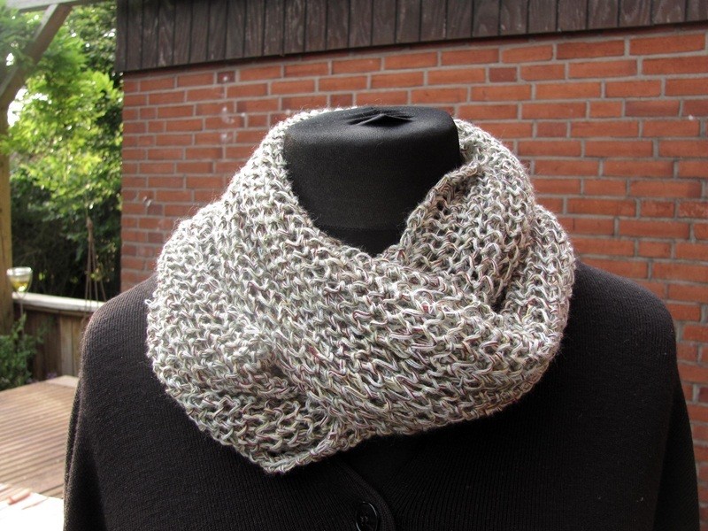 Loop "Bohemian Rapsody" by DROPS Design / Wolle: "Eiswald" / Verbrauch 121g