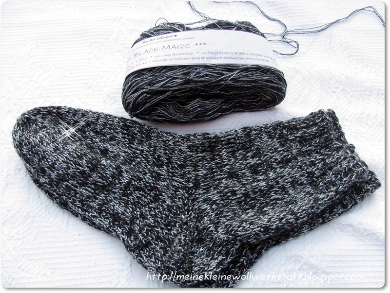 Socken / Wolle: "Black Magic" mit Lurex