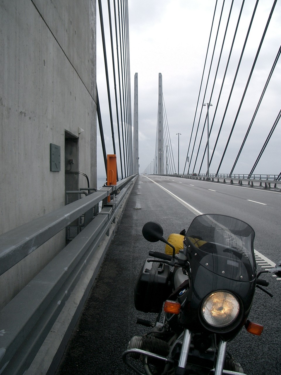 auf der Öresundbrücke zwischen Malmö und Kopenhagen