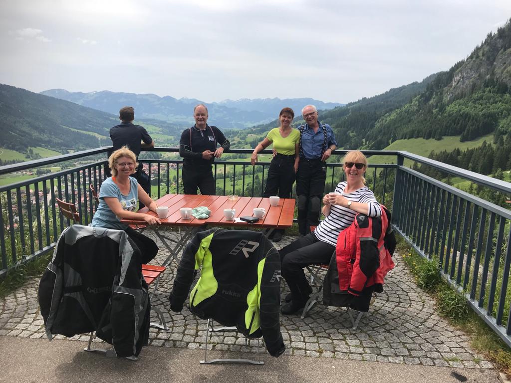 auf der "Polizei"-Kanzel am Oberjochpass ...