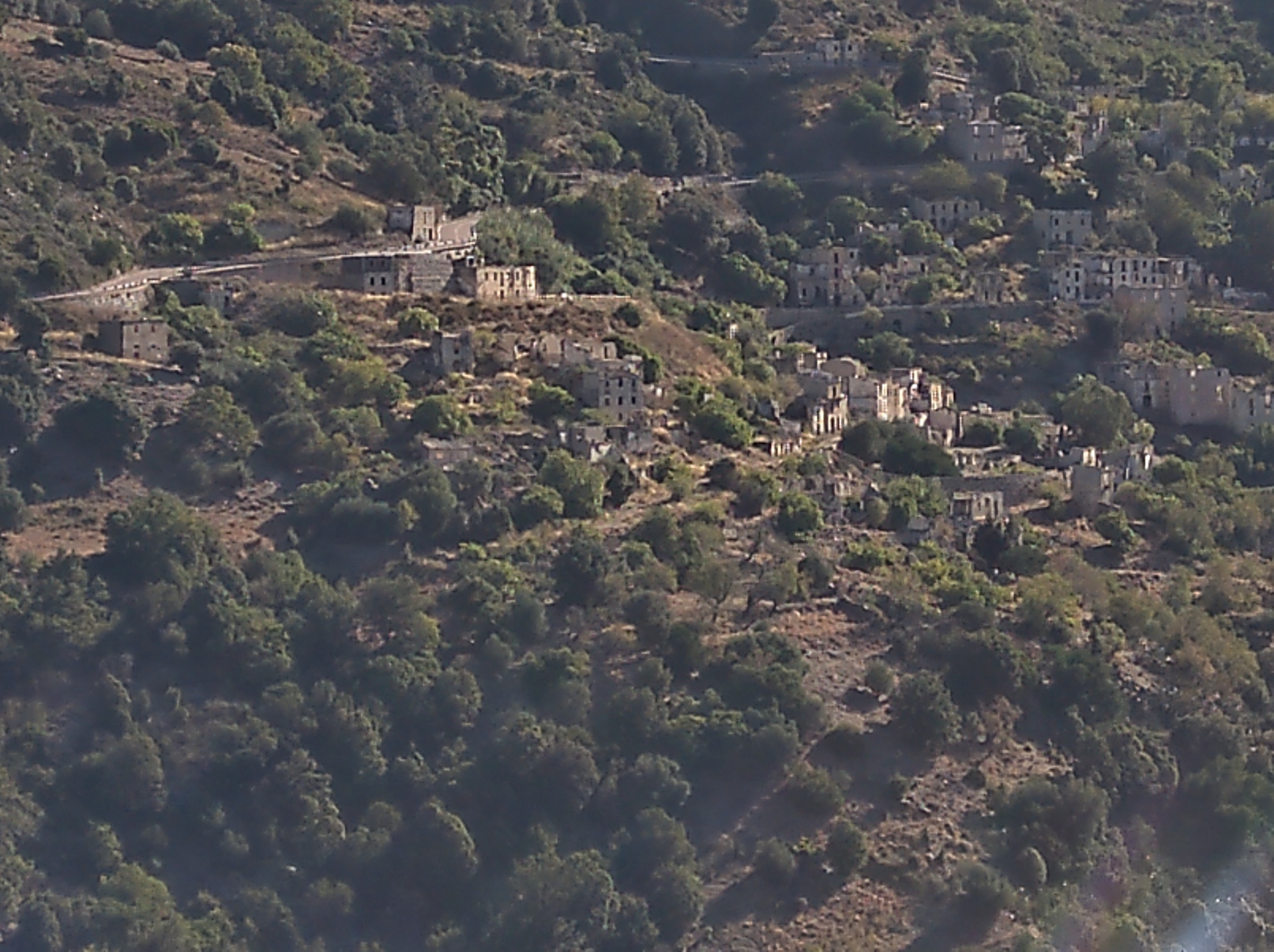 das  (nach Erdrutsch 1951) verlassene Dorf Gairo