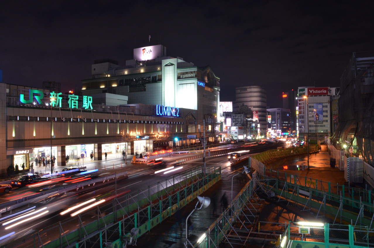 新宿ではこの角度が一番好きです。　I like this angle of the southern entrance of Shinjuku Station in Shinjuku-ku.