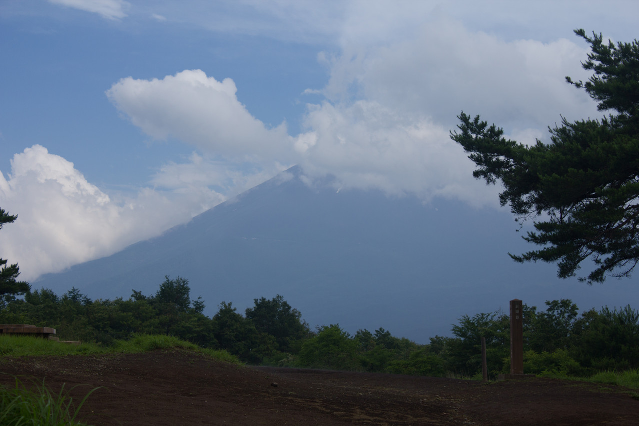 三湖台から。富士山の名所なんだけど雲が邪魔
