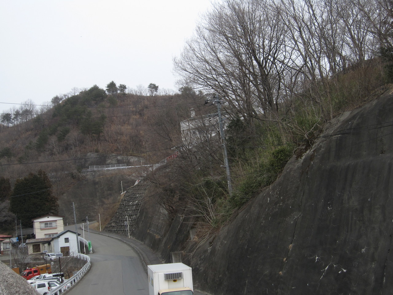 真ん中に見えるのが坂之上の中央公民館。体育館も隣接