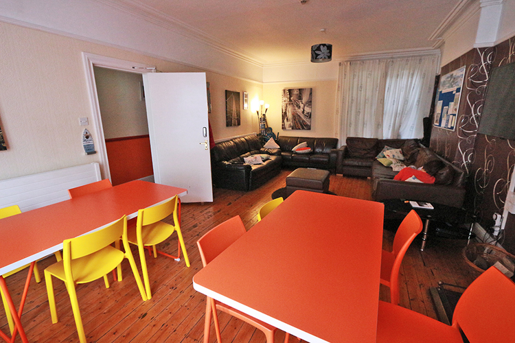 Zimmer zum Essen, für Kommunikation und Fernsehen.