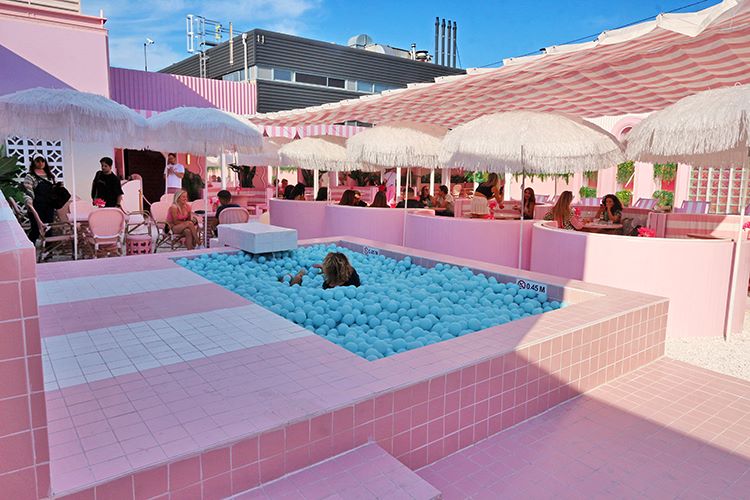 Pink Beach by Wondr, Amsterdam