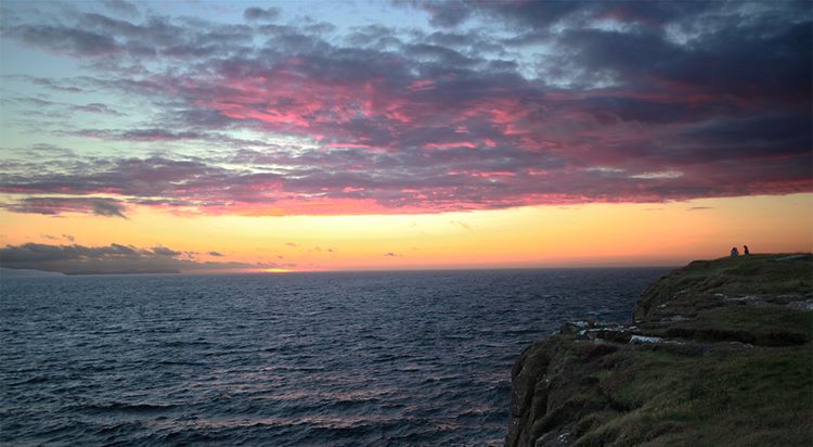 Sonnenuntergang in Portrush, Nordirland.