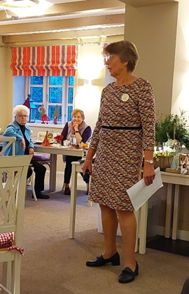 vortragende LandFrau auf der Weihnachtsfeier