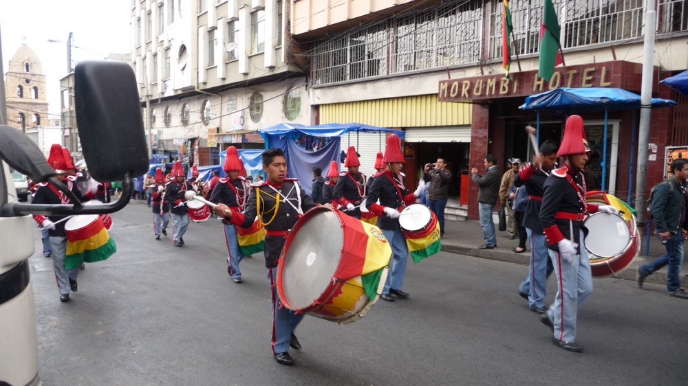 Marching band through La Paz