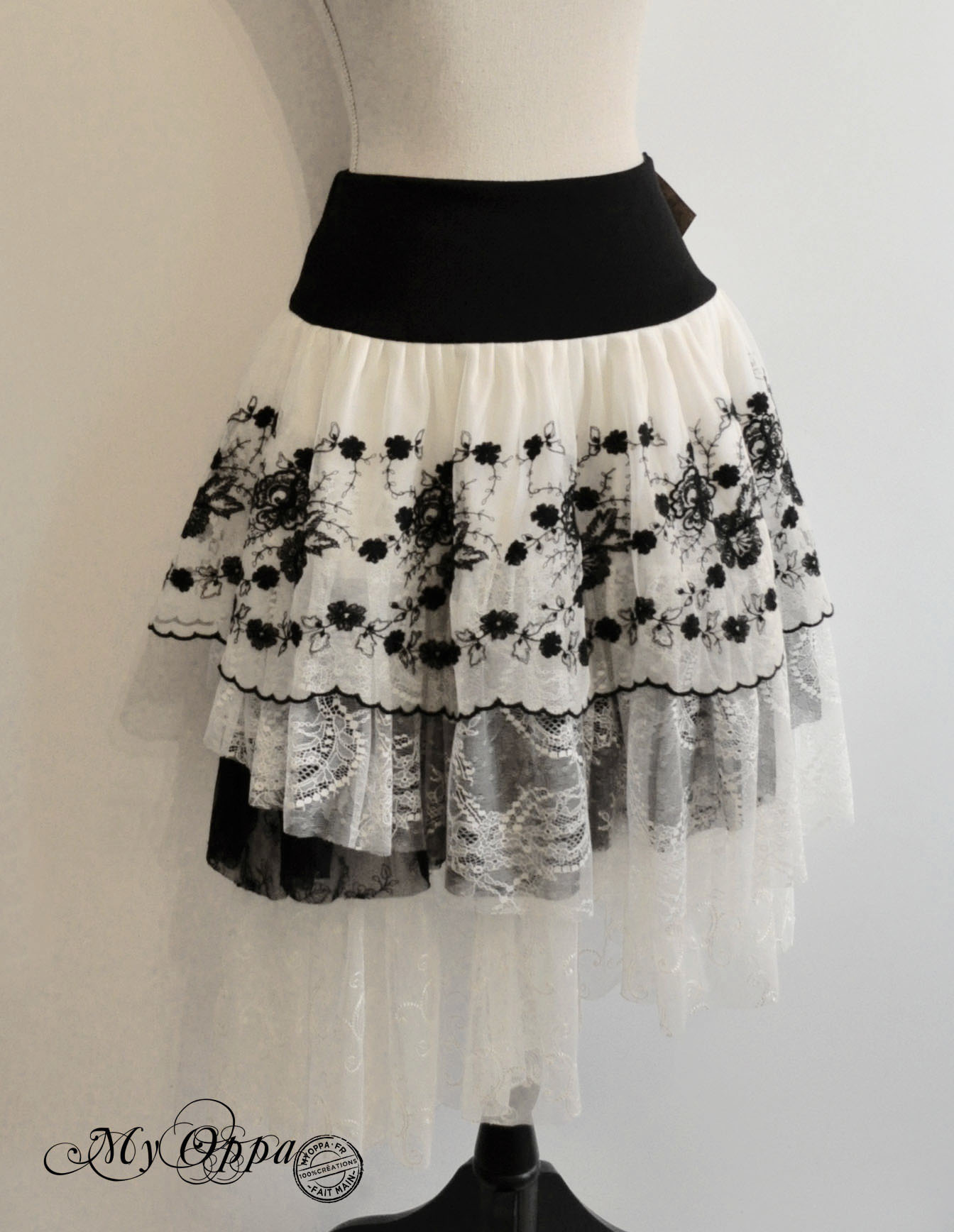 jupe poupée noire et blanches dentelle Création My Oppa 