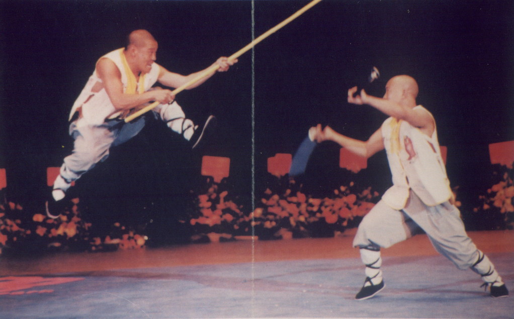 Shi De Meng (links) während einer Show in Hong Kong