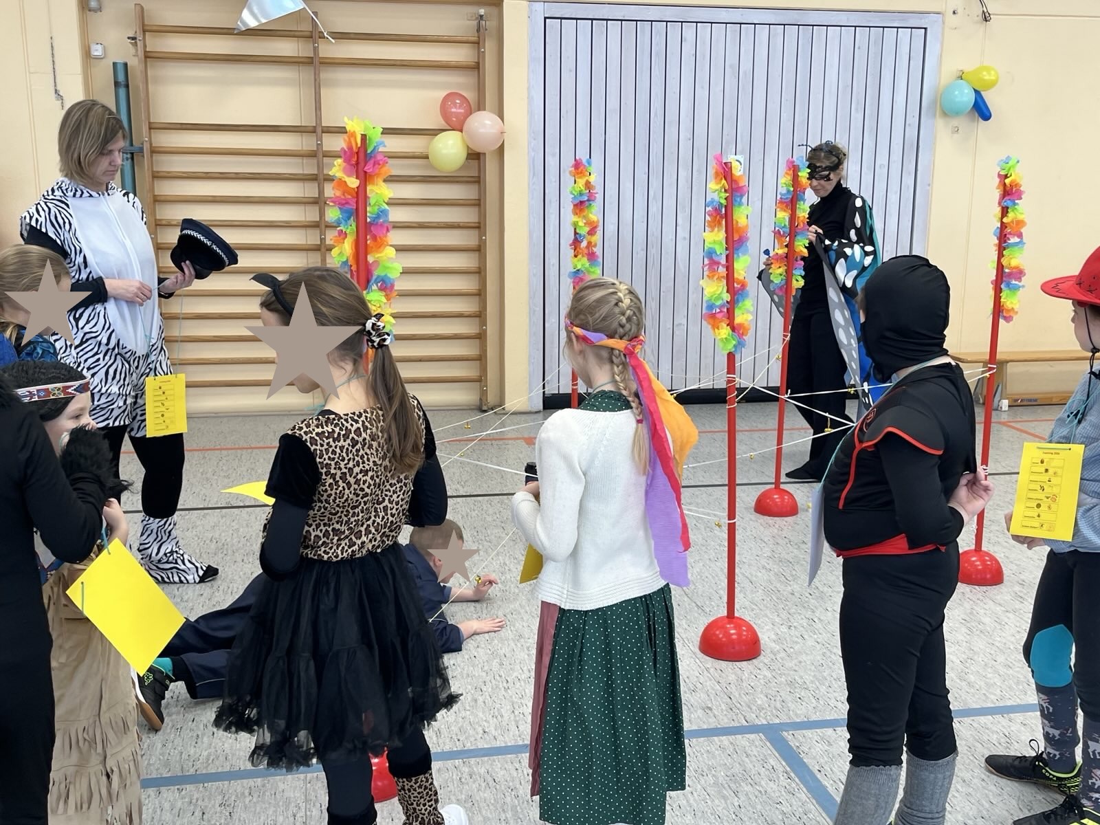 Von den Spielen konnten die Kinder gar nicht genug bekommen. Einige stellten sich immer wieder neu an. Wie hier...