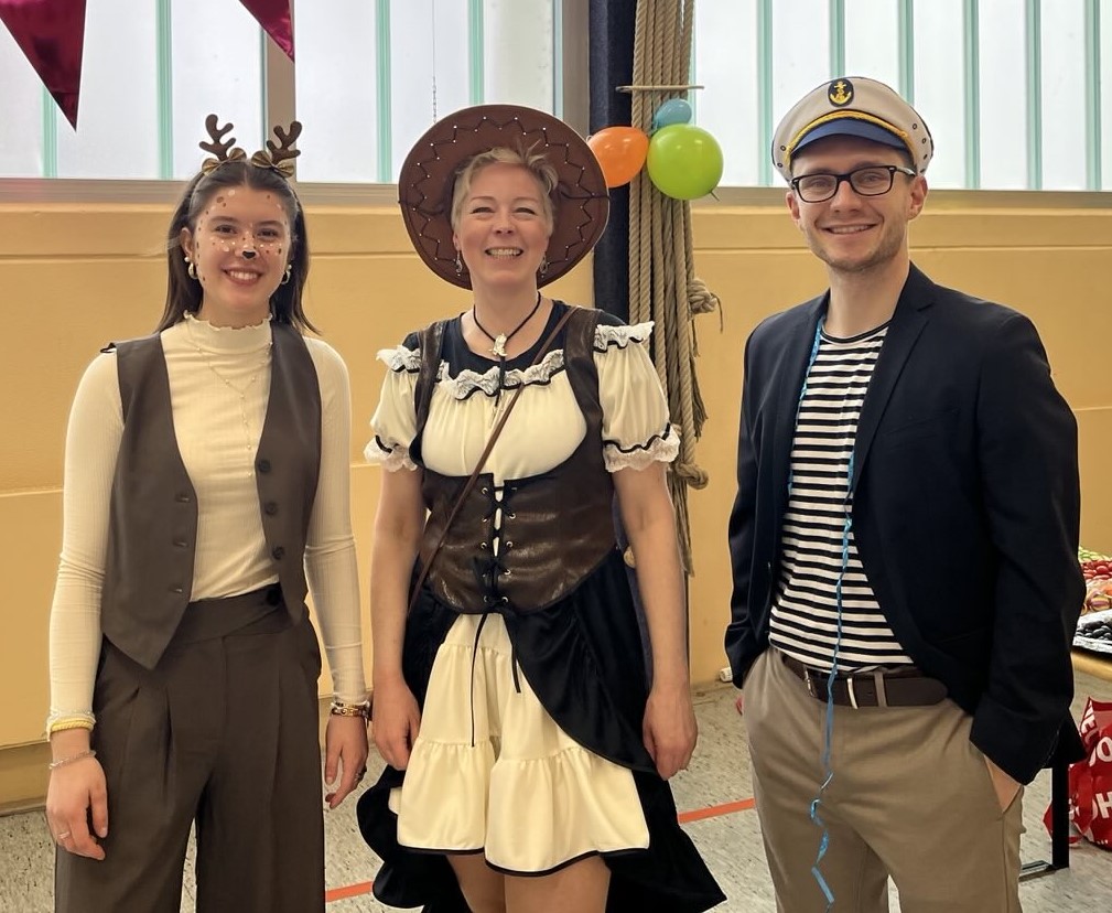 Auch die Lehrer/innen waren in ungewohntem Outfit zu erleben.