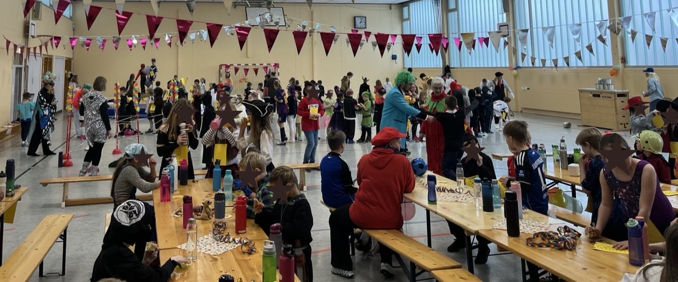 Die ganze Turnhalle war festlich geschmückt. "Schlamersdorf Alaaf!"