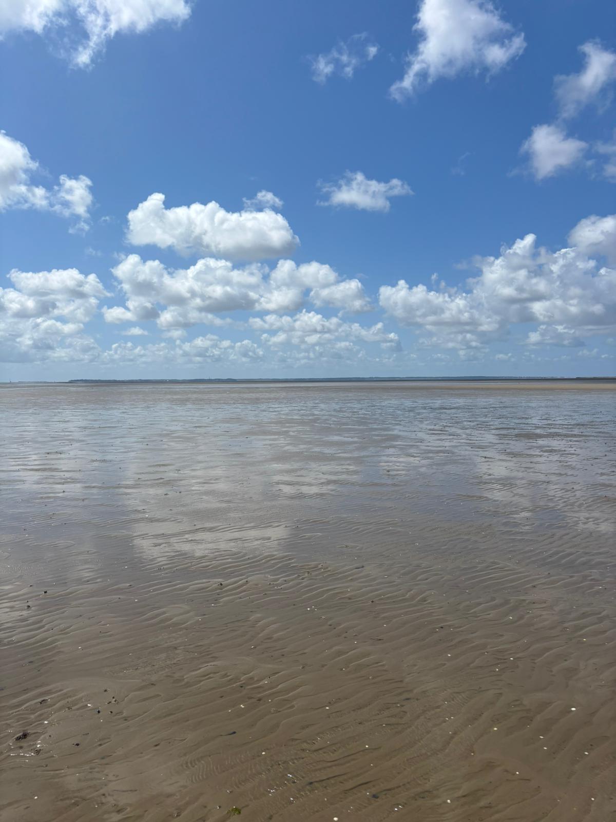 Blauer Himmel mit Wolken