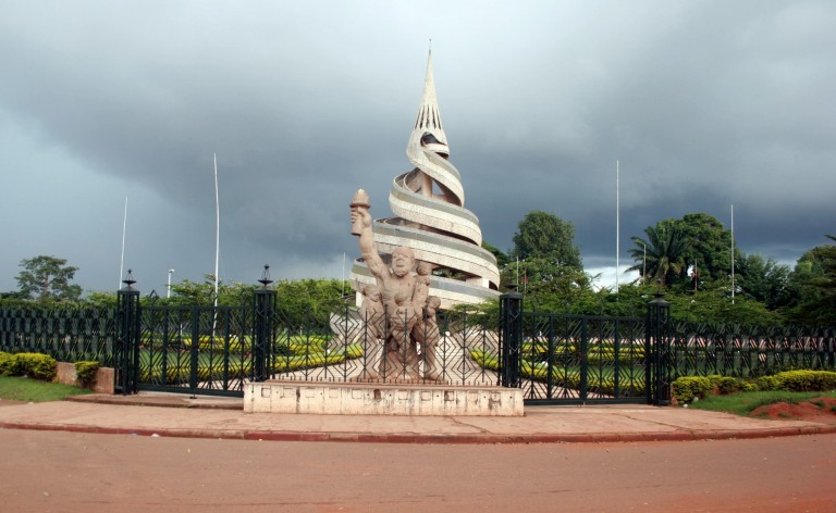 La statue du Monument de la réunification (1974)