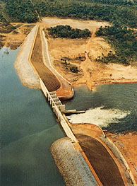 Barrage de Mbakaou construit par Razel en 1968-1969.