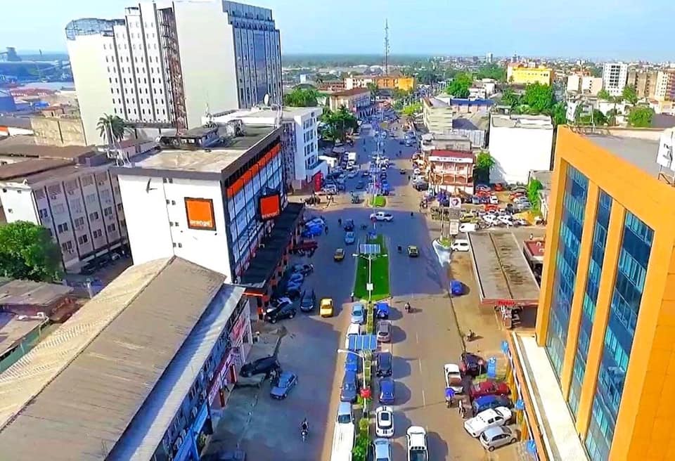 Boulevard de la Liberté en 2024. Hotel Krystal