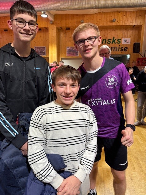 Simon Wilder und Maximilian Ertl mit Felix Lebrun. Beide Lebruns spielten fantastisch und begeisterten unsere Burschen.