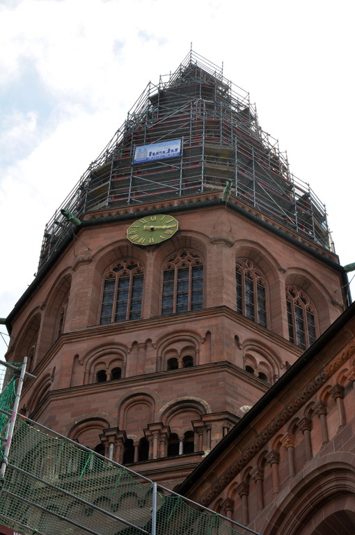 Der eingerüstete Westturm (c) Dombauverein Mainz