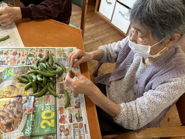 野菜の下処理大忙し