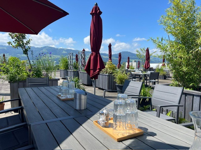 Unsere wunderschöne Terrasse lädt zum Verweilen ein