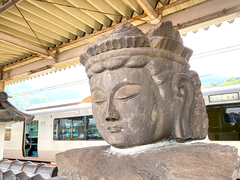 【大分観光】臼杵石仏が歓迎してくれる臼杵駅