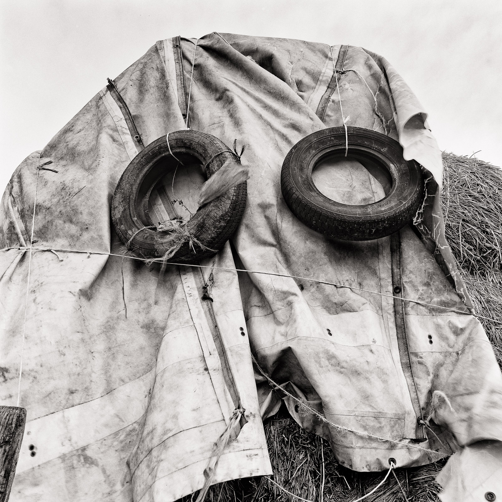 Tarp, tyres and hay bales, Betheln 2017