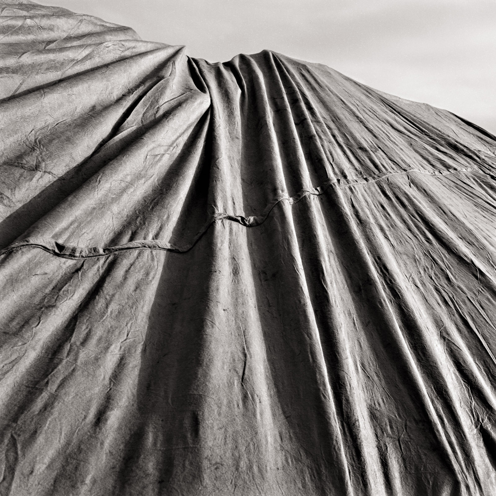 Tarps covering sugar beet mounds, Mahlerten 2018