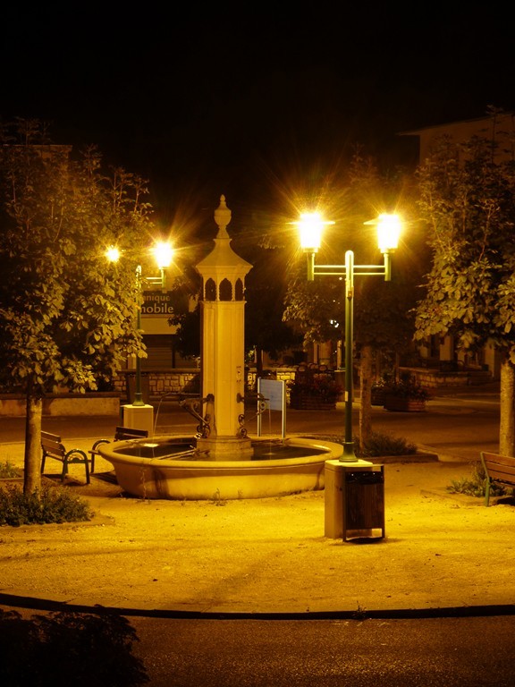 Une fontaine d'Hauteville (place Dr Tacon)