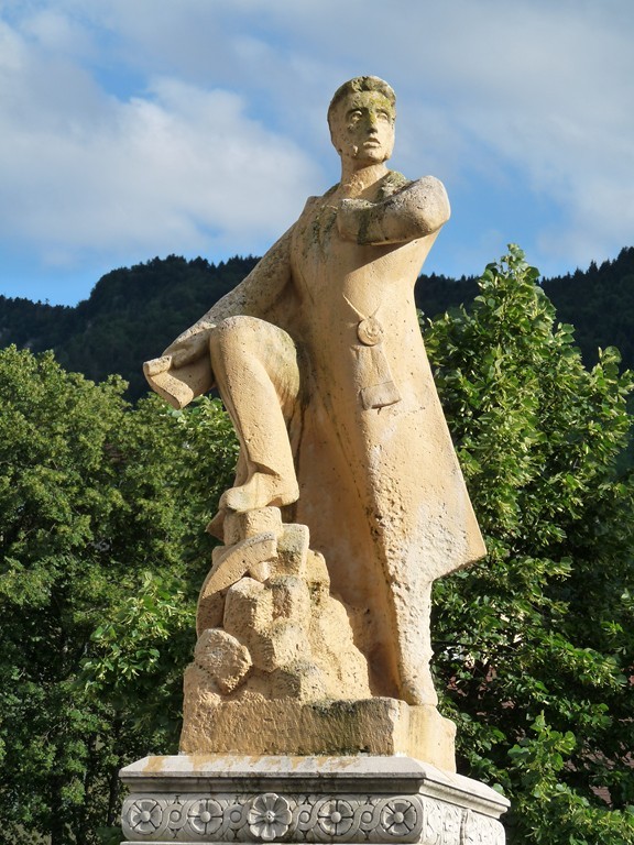 Statue d'Alphonse Baudin, célébrité locale