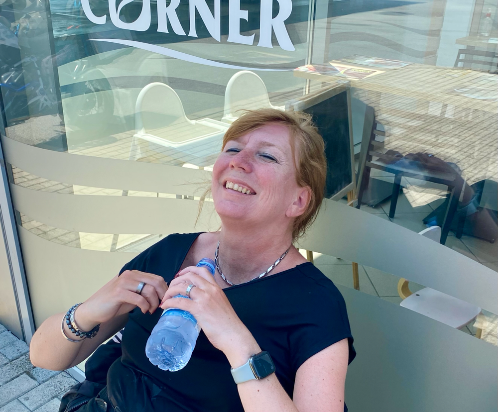 Und ja, wir haben uns wirklich das eiskalte Wasser vorn und hinten ins T-Shirt gegossen 🤪