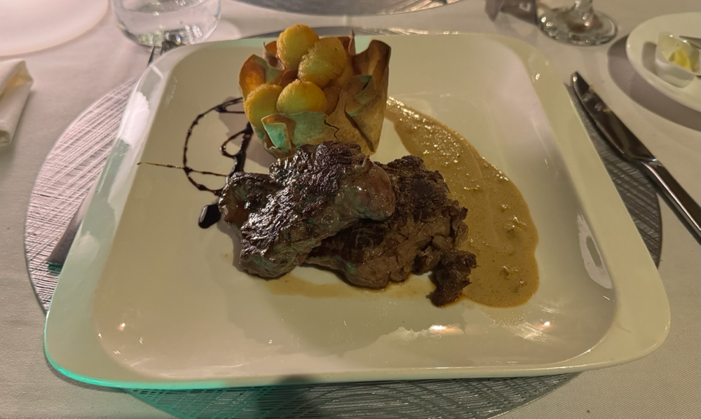 Tenderloin mit Haselnussbutter und Kartoffelbällchen