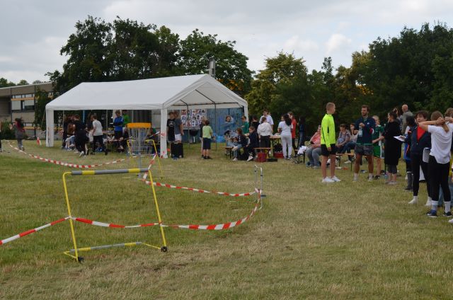 Unter dem Pavillon war das Orga-Team am arbeiten.