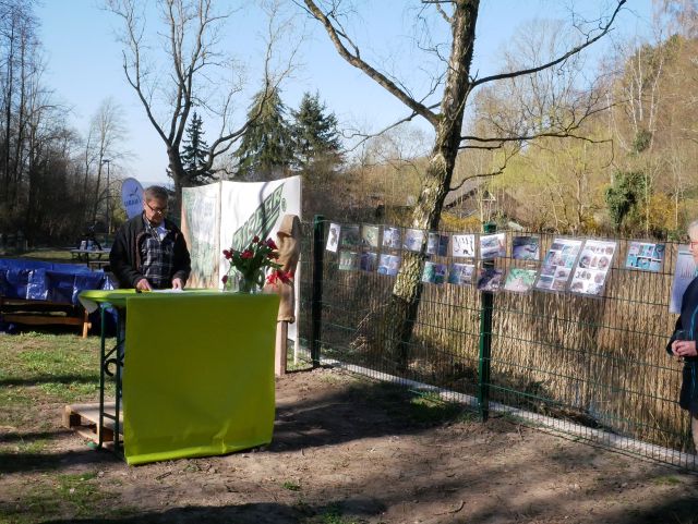 Egon Zieger berichtet über den Bau der Amphibien- und Kleintierschutzanlage