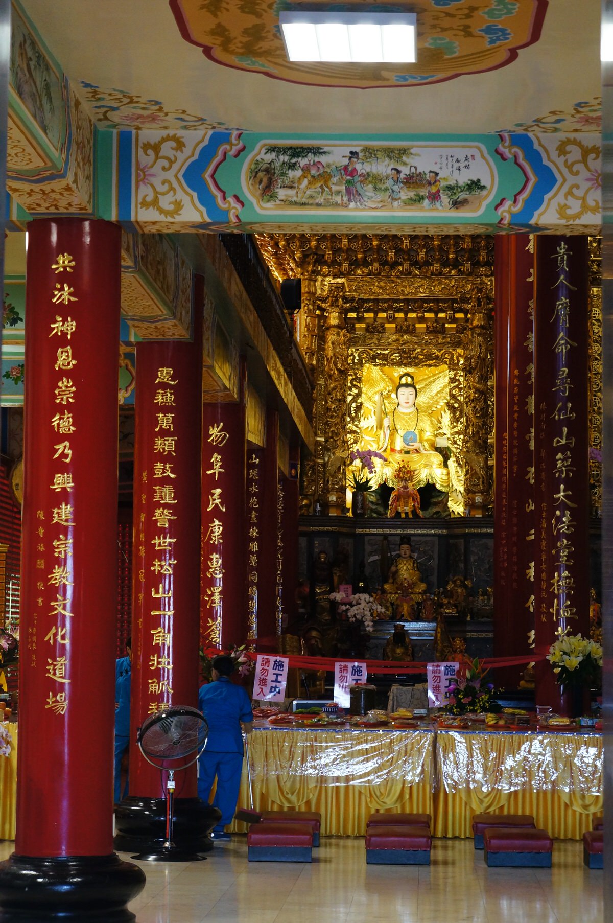 女性僧侶が女神を祀る松山慈恵堂 - 台湾さんぽ