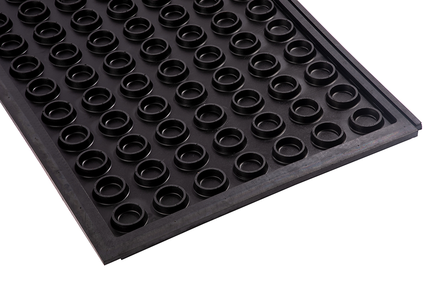 Waterproof rubber mats for open barns and loose stables SAGUSTU