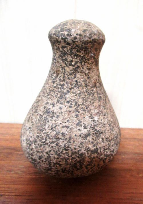 N°4005 - Penu - H12 - Matériau(x): Granit - Origine: Société