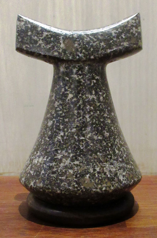 N°3871 - Penu - H12 - Matériau(x): Granit - Origine: Maupiti
