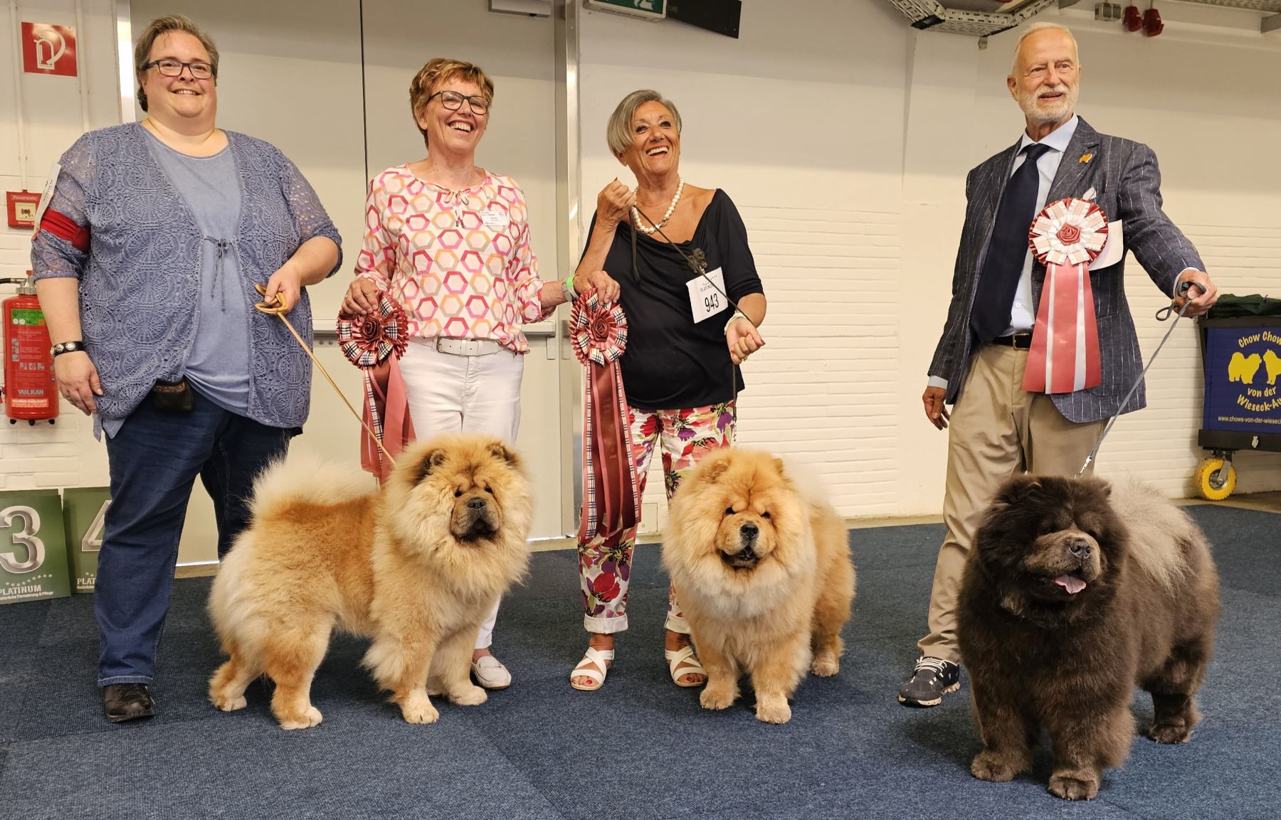 v.l.n.r. BOS Best Junior Lando Calrissian von der Wieseck-Aue, BOB Phyllis del Tassino, Best Veteran Happy Blue Pearl Shensi for Tassino